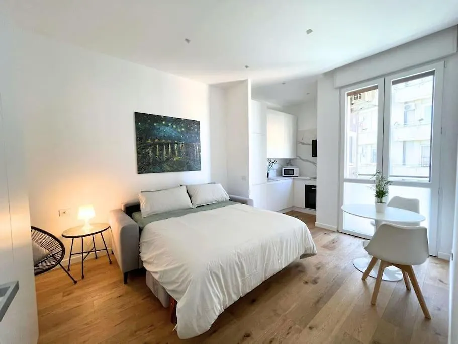 Quiet, Central And Cosy Duomo - Navigli Apartment Milan 0*,  Italy