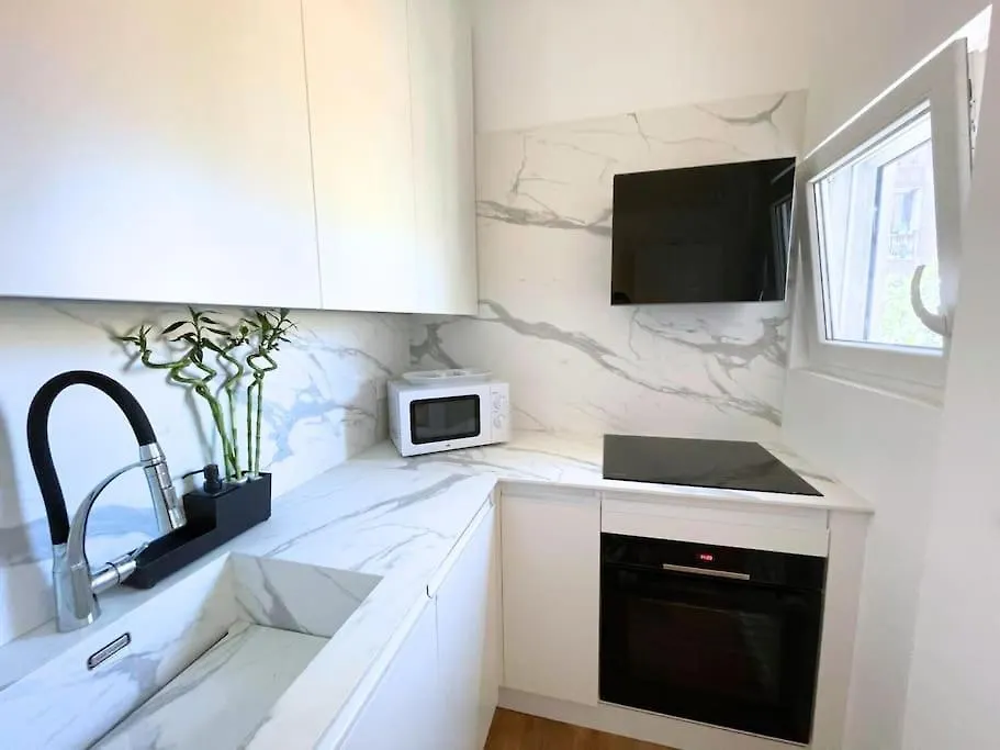 Quiet, Central And Cosy Duomo - Navigli Apartment Milan Italy