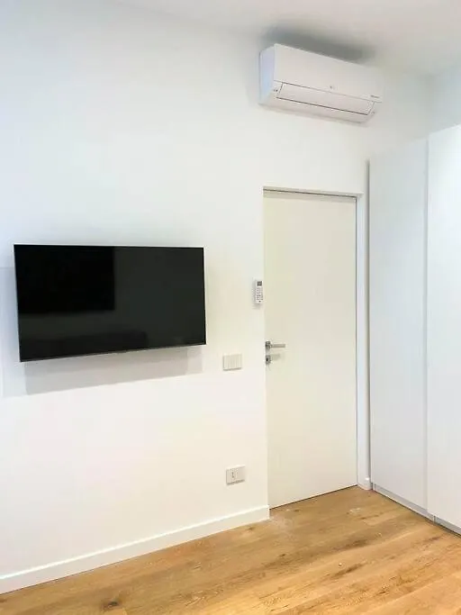 Quiet, Central And Cosy Duomo - Navigli Apartment Milan Italy